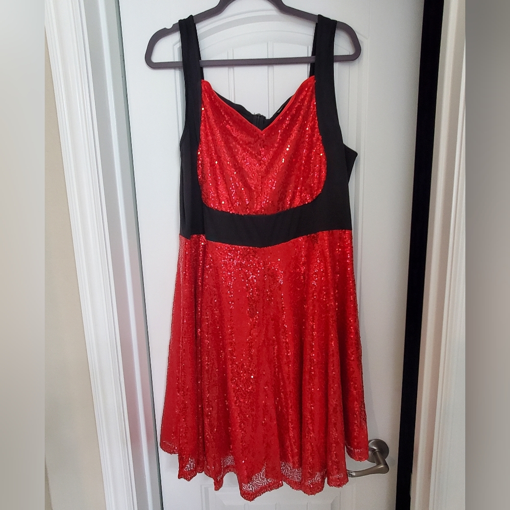 Red/black seqin dress